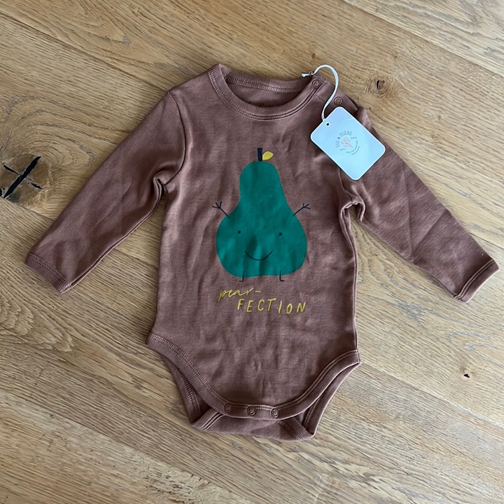 NWT Fin & Vince Pear Primary Onesie